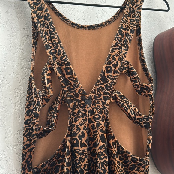Beautiful cheetah print dress. Velvet like material. - Picture 3 of 6